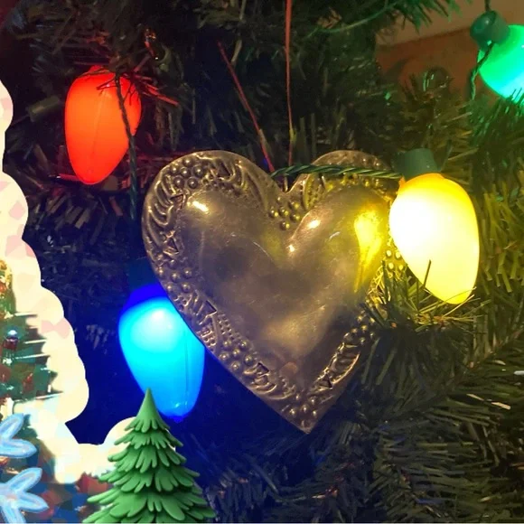 Antique silver plated decorative heart shaped ornament/pendant (Vintage style) - Picture 3 of 16